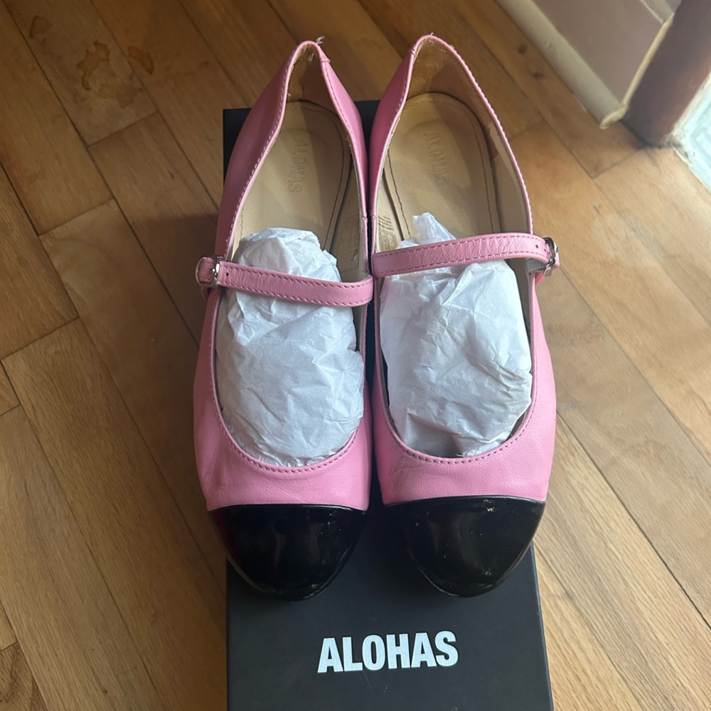 Aloha Sz 6 Pink Mary Jane Flats with Black Toe Cap